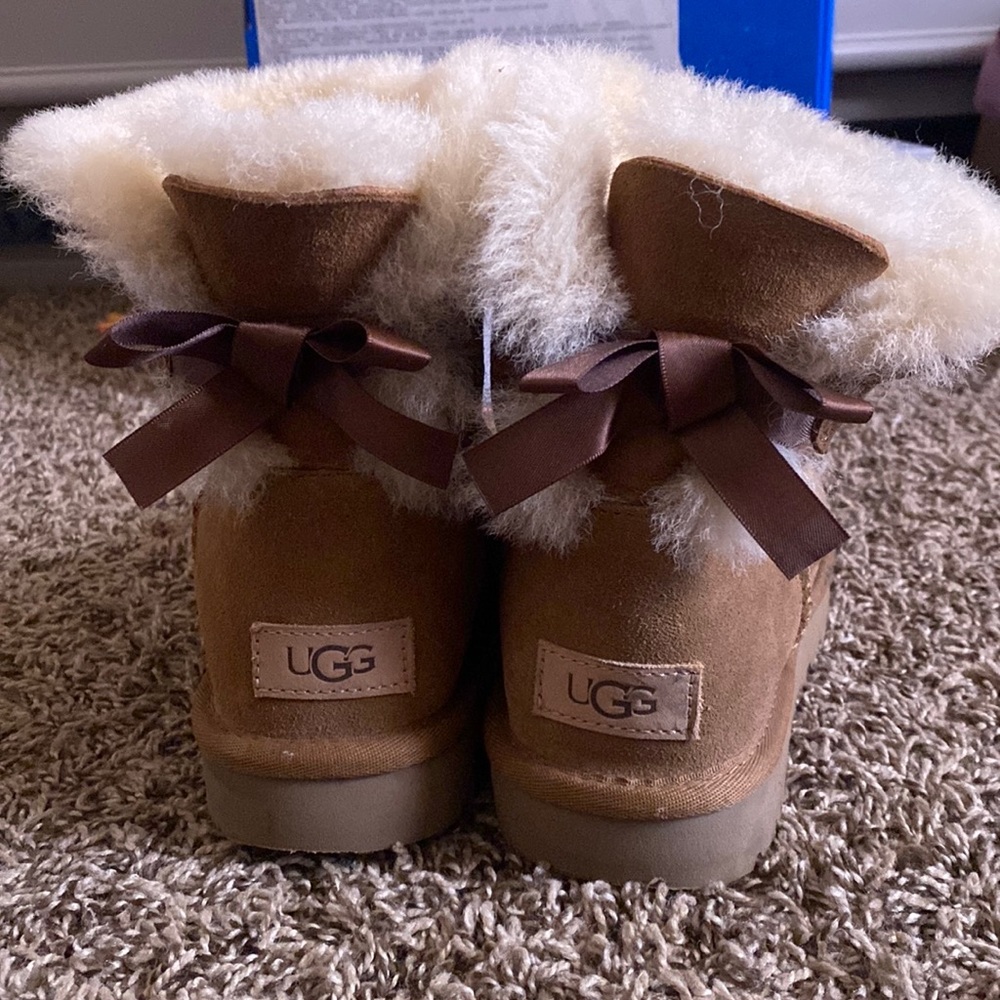 Ugg Mini Bailey Bow ll. Mildly used, some creases in the shoe.